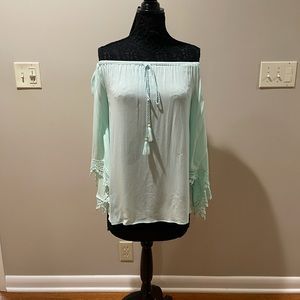 Guess off the shoulder blouse
